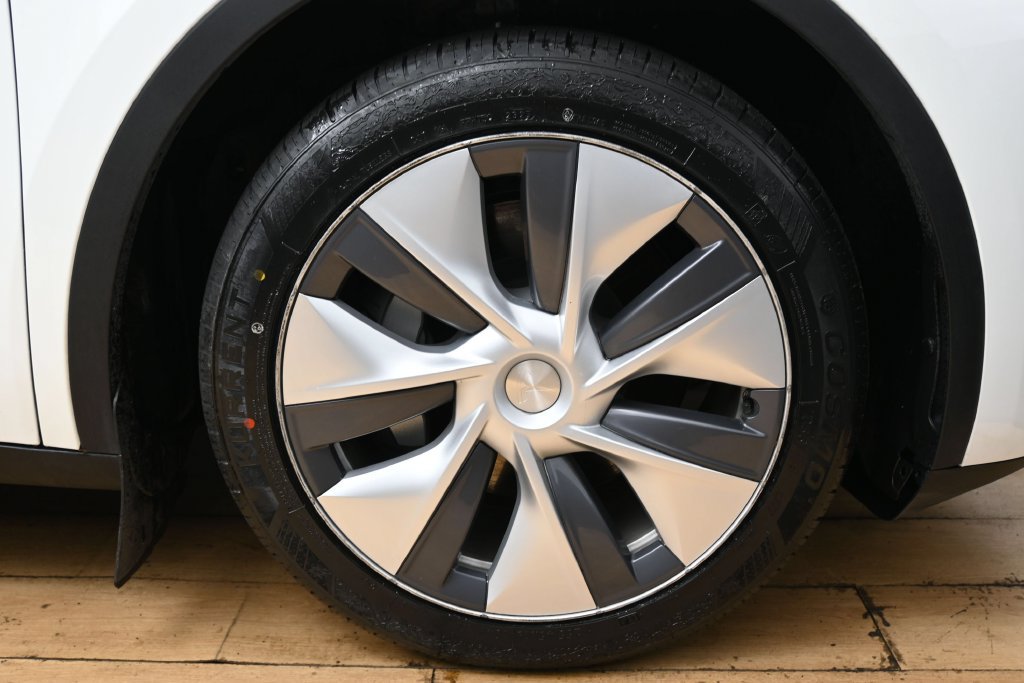 Used 2023 Tesla Model Y Long Range AWD/4WD image 13