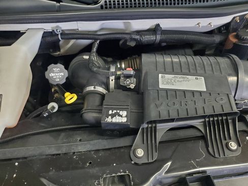 Used 2017 Chevrolet Express 2500 RWD image 4