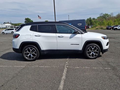 Used 2025 Jeep Compass Limited AWD/4WD image 36