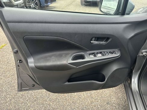 Used 2022 Nissan Versa SV FWD image 12