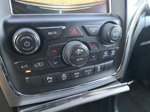 Used 2018 Jeep Grand Cherokee Laredo AWD/4WD image 13