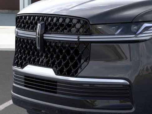 New 2026 Lincoln Navigator Reserve w/ Jet Appearance Package AWD/4WD image 17