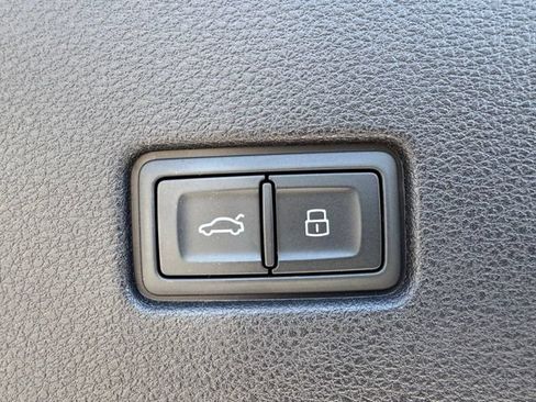 Used 2023 Audi Q8 Premium w/ Convenience Package AWD/4WD image 9