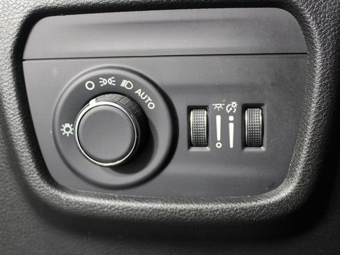 Used 2025 Jeep Grand Cherokee Laredo X RWD image 24