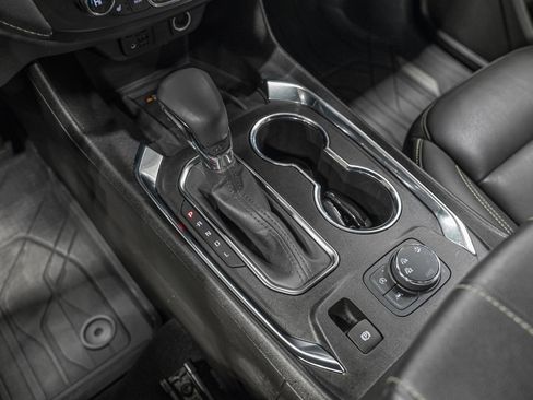 Used 2023 Chevrolet Traverse LT w/ LT Premium Package image 23