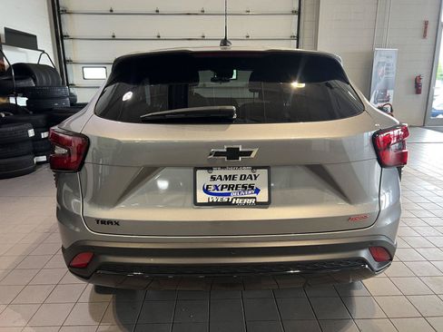 Used 2025 Chevrolet Trax RS w/ Driver Confidence Package FWD image 6