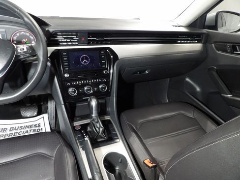 Used 2021 Volkswagen Passat 2.0T SE image 14