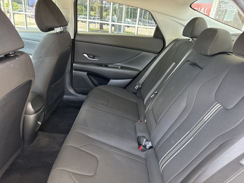 Used 2025 Hyundai Elantra SEL FWD image 30