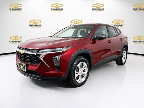 Used 2024 Chevrolet Trax LS FWD image 3