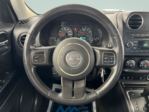 Used 2013 Jeep Patriot Latitude FWD image 25