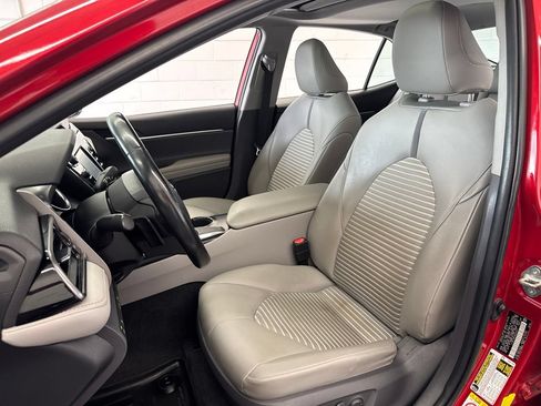 Certified 2019 Toyota Camry SE w/ Convenience Package FWD image 14