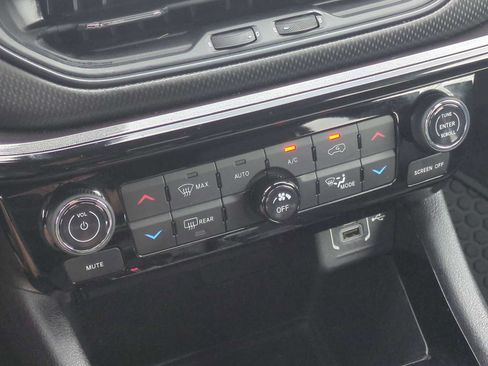 Used 2023 Jeep Compass Latitude w/ Convenience Group AWD/4WD image 17