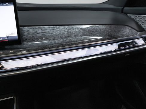 Used 2023 BMW 760i xDrive w/ Executive Package image 49