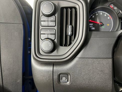 Used 2022 Chevrolet Silverado 1500 Custom image 14