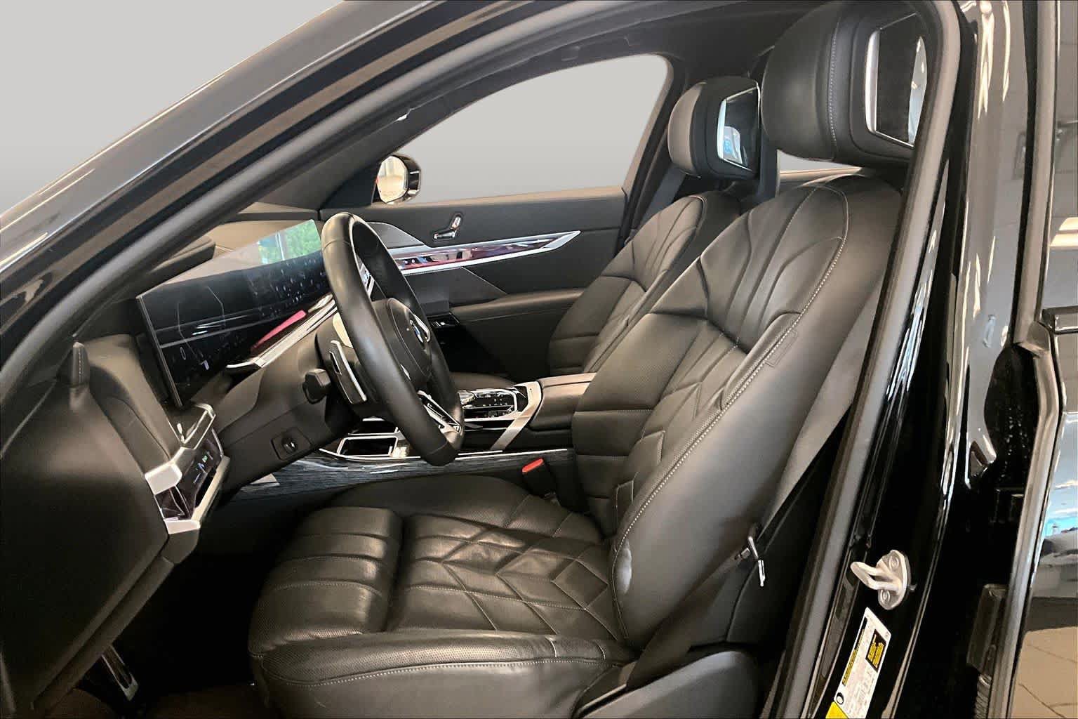 Used 2023 BMW 760i xDrive AWD/4WD image 7