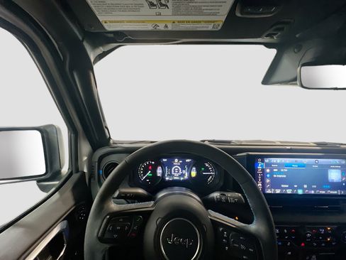 Used 2024 Jeep Wrangler Unlimited Rubicon 4xe image 7