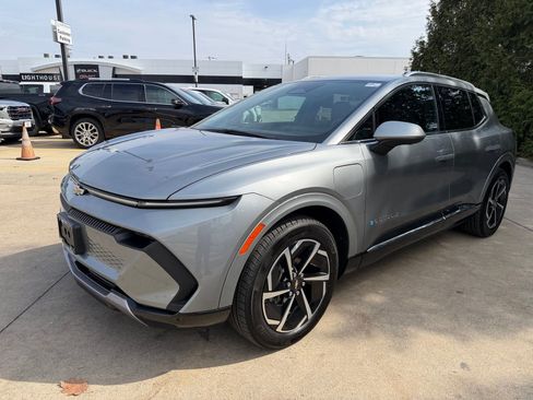 Used 2025 Chevrolet Equinox EV LT w/ Convenience Package image 7