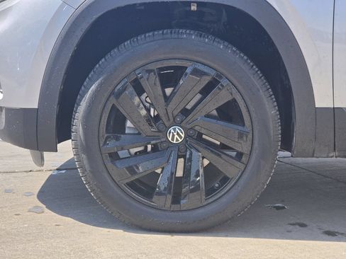 Used 2023 Volkswagen Atlas Cross Sport SE w/ Black Wheel Package AWD/4WD image 8