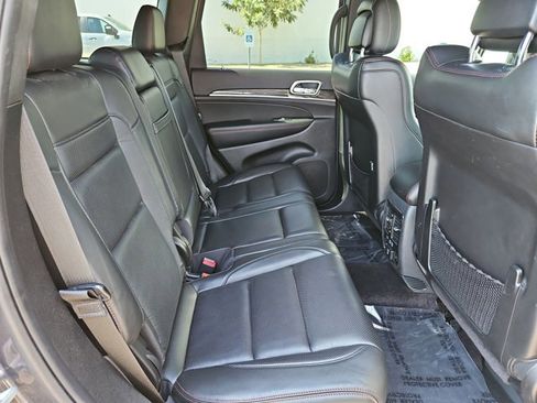 Used 2017 Jeep Grand Cherokee Trailhawk w/ Trailhawk Luxury Group AWD/4WD image 27