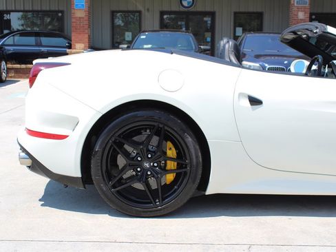 Used 2017 Ferrari California T image 16
