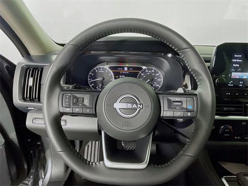 New 2025 Nissan Pathfinder SL image 8