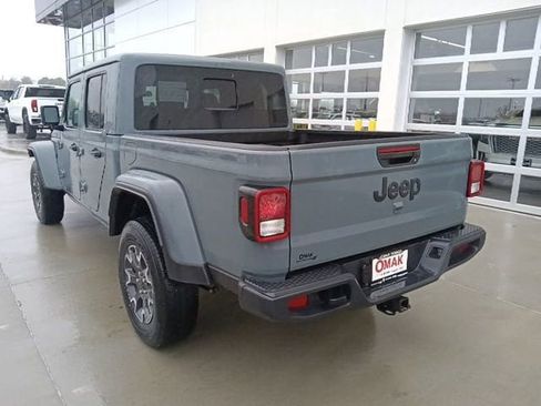 Used 2025 Jeep Gladiator Sport w/ Premium Package image 5
