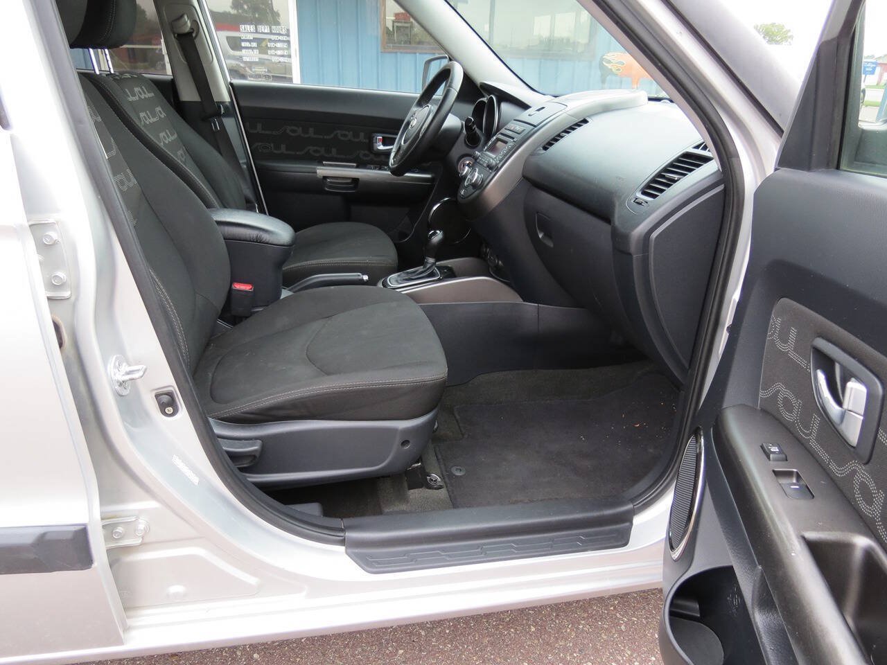 Used 2012 Kia Soul + FWD image 19