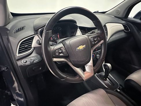 Used 2019 Chevrolet Trax LT w/ LT Convenience Package AWD/4WD image 19