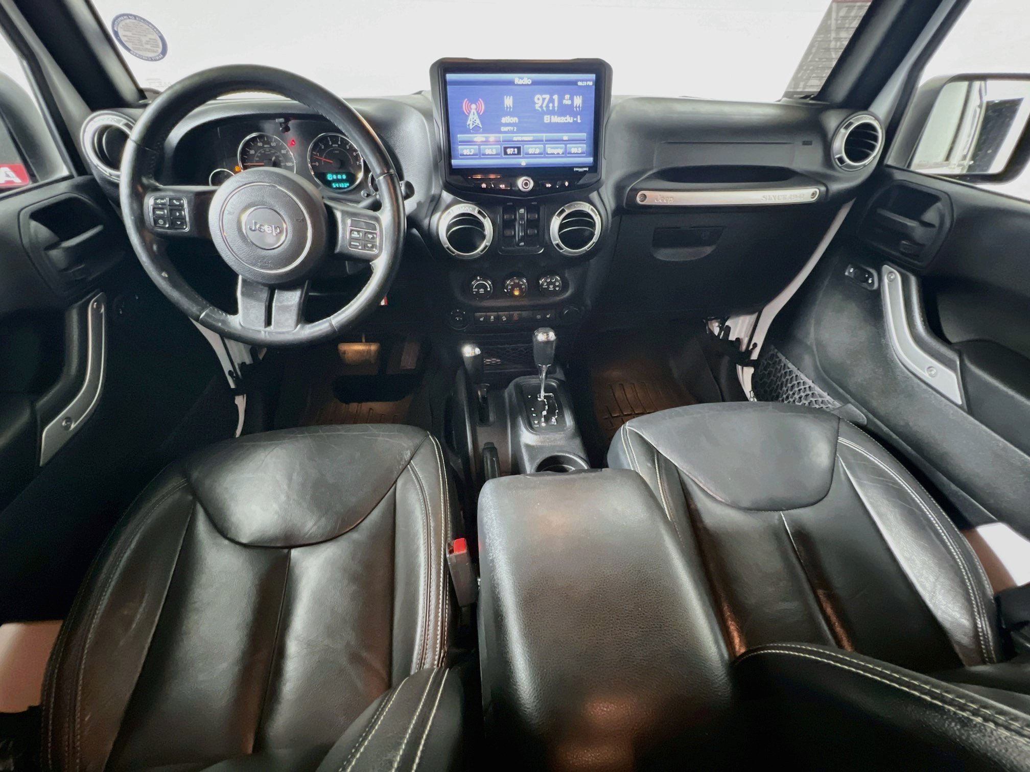 Used 2016 Jeep Wrangler Unlimited Sahara w/ Connectivity Group AWD/4WD image 26
