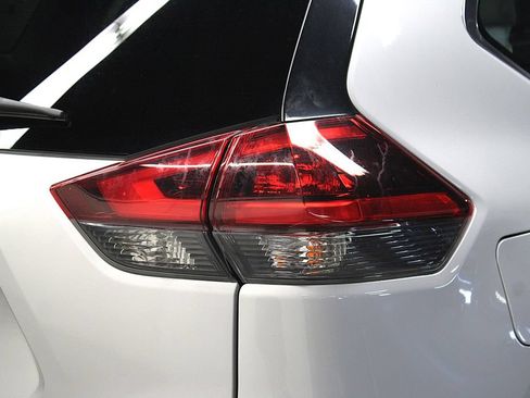 Used 2020 Nissan Rogue SV w/ Premium Package AWD/4WD image 40
