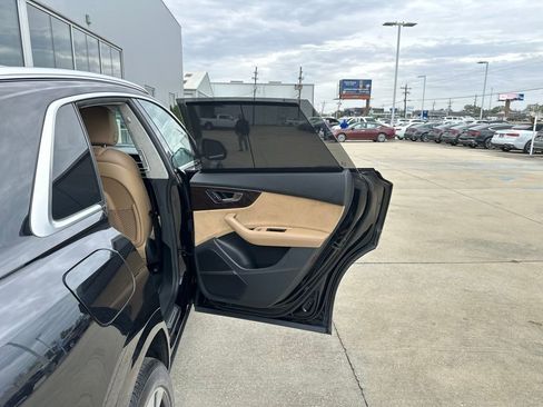 Used 2019 Audi Q8 Prestige w/ Luxury Package image 25