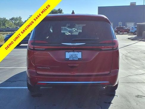 New 2026 Chrysler Pacifica Select FWD image 21