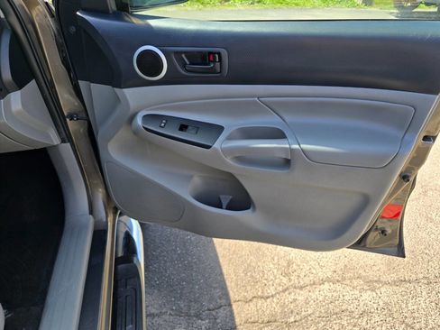 Used 2014 Toyota Tacoma 4x4 Access Cab V6 w/ SR5 Package image 38