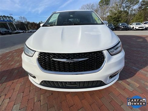 Used 2022 Chrysler Pacifica Touring-L image 32