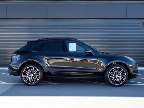 Certified 2025 Porsche Macan AWD/4WD image 10