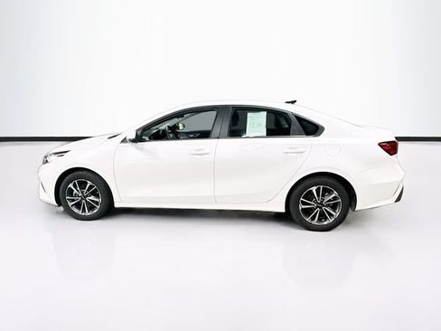 Used 2024 Kia Forte LXS w/ LXS Technology Package FWD image 4