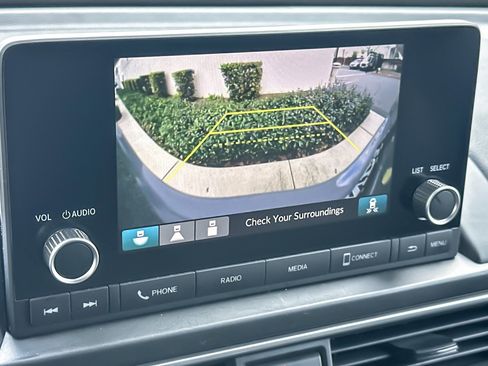 Certified 2025 Honda Pilot Sport image 24