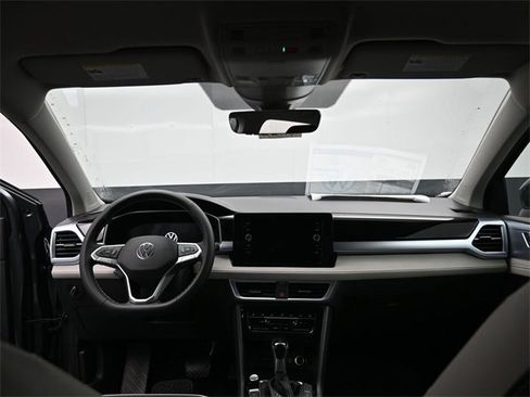 New 2026 Volkswagen Taos SE image 10