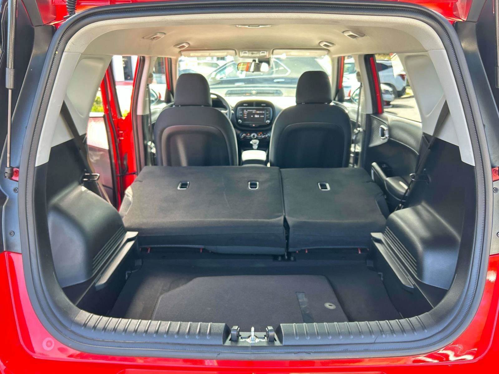 Used 2025 Kia Soul LX FWD image 13