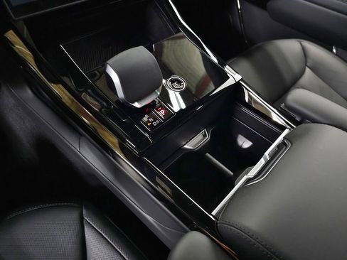 Used 2025 Land Rover Range Rover Sport SE image 36