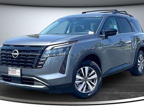 New 2026 Nissan Pathfinder SL FWD image 2