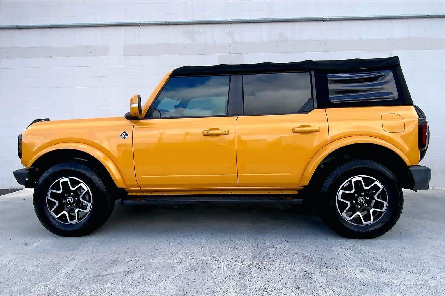Used 2021 Ford Bronco Outer Banks AWD/4WD image 2
