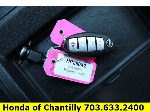 Used 2025 Nissan Frontier SV w/ SV Convenience Package image 42