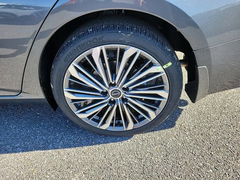 New 2025 Nissan Altima 2.5 SL image 8