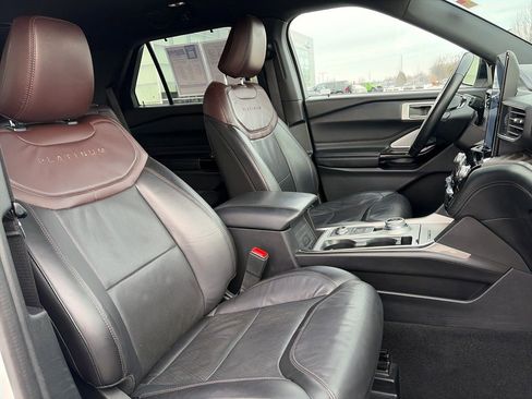 Used 2022 Ford Explorer Platinum image 16
