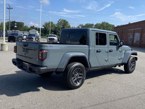 New 2025 Jeep Gladiator Sport image 8