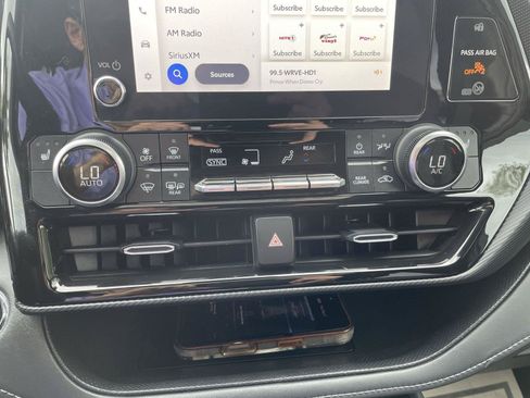 Used 2023 Toyota Highlander XSE AWD/4WD image 19