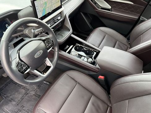 Certified 2025 Ford Explorer Platinum w/ LUX Leather Package image 11