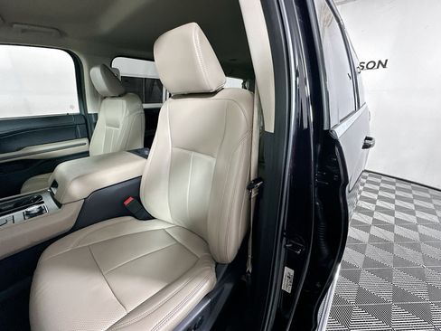 Used 2023 Ford Expedition Max XLT image 12