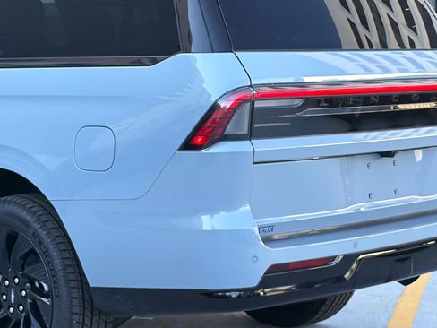 New 2026 Lincoln Navigator L Reserve w/ Jet Appearance Package AWD/4WD image 7